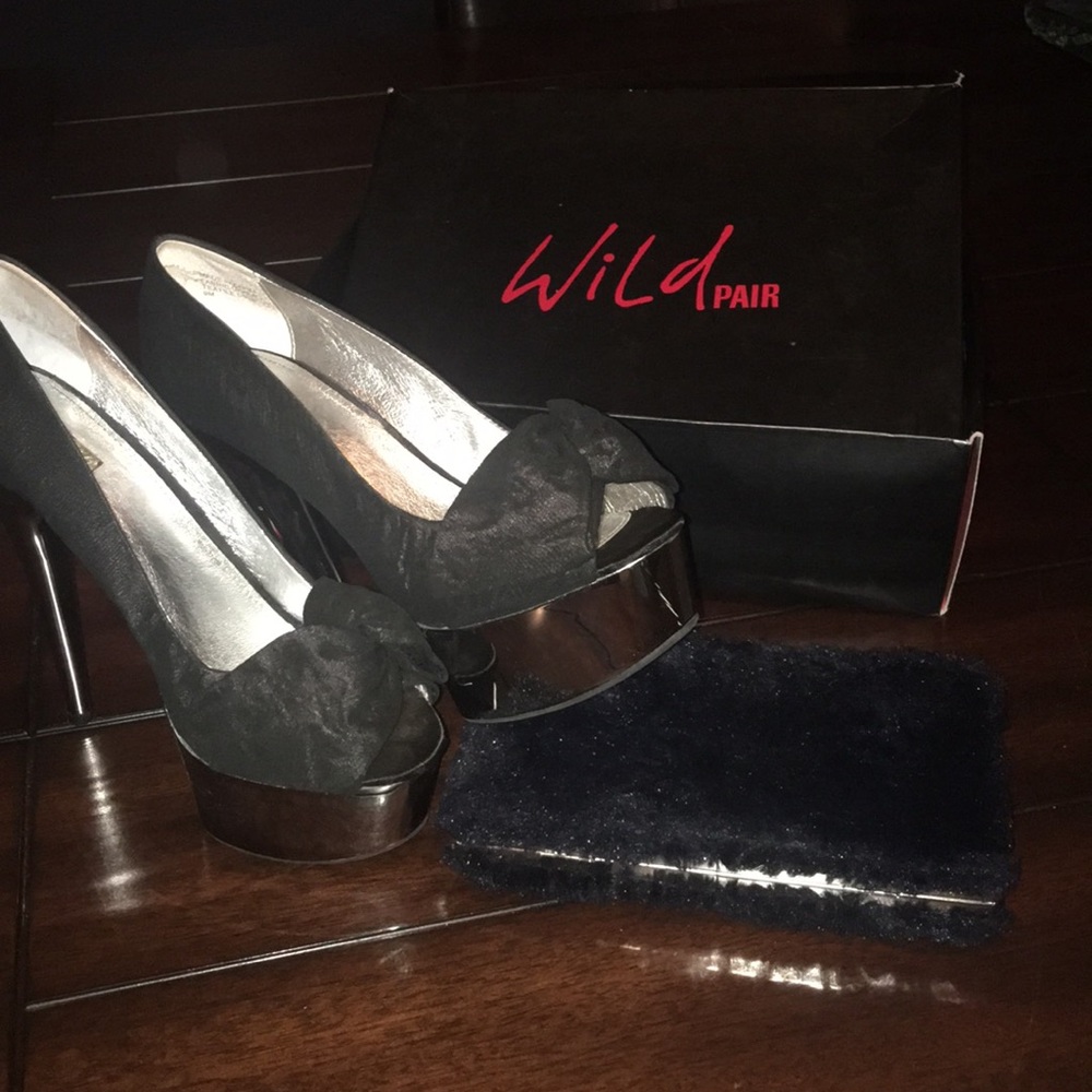 Black platform heel